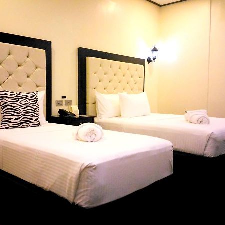 The Ambassador Hotel タクロバン エクステリア 写真